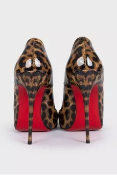 Patent leather animal print pumps
