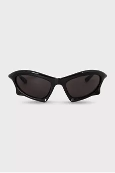 Black oval sunglasses with shaped frames