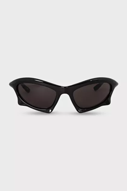 Black oval sunglasses with shaped frames