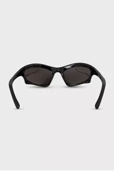 Black oval sunglasses with shaped frames