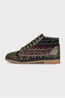 Shortened boots made of textile and leather