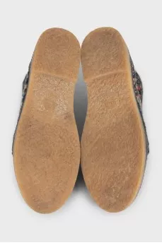 Shortened boots made of textile and leather