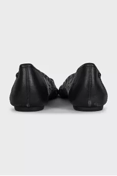 Black ballet flats made of fabric and leather with a print