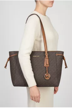Voyager tote with tag