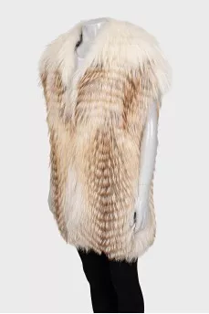 Straight-cut natural fur vest