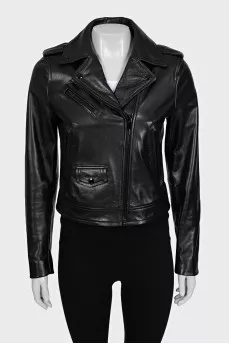 Fitted leather jacket with a zipper