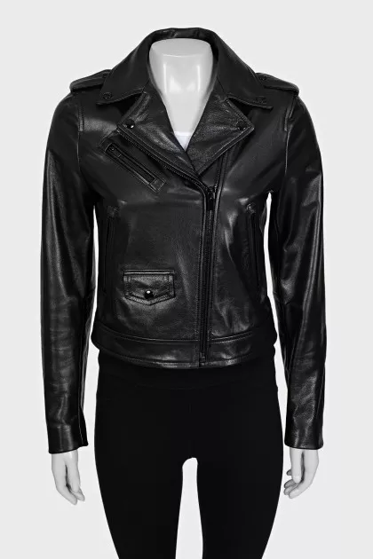Fitted leather jacket with a zipper