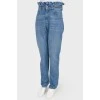 High-waisted jeans