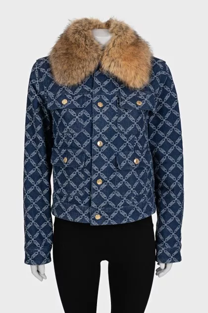 Straight-cut jacket with a detachable collar