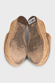 Suede flip-flops with high soles