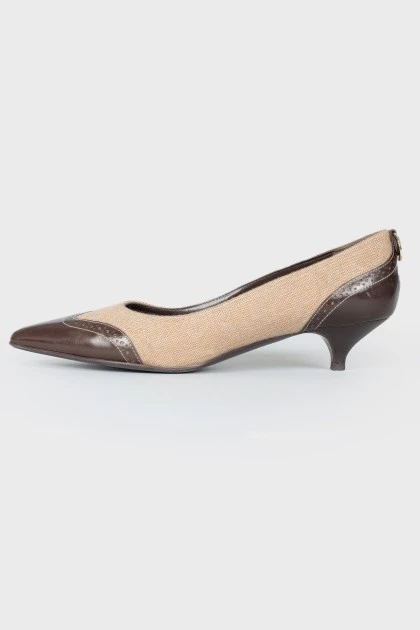 Textile inserts and pointed toe shoes