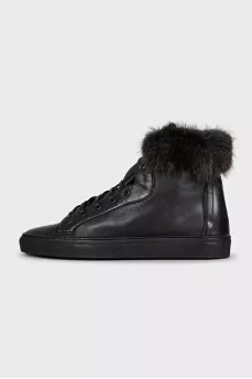 Insulated black sneakers