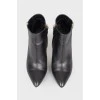 Pointed toecap ankle boots with brand logo