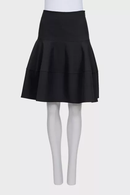 Fitted black skirt