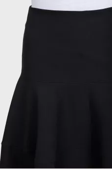 Fitted black skirt