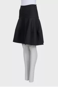 Fitted black skirt