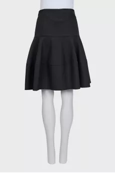 Fitted black skirt