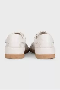 Match sneakers