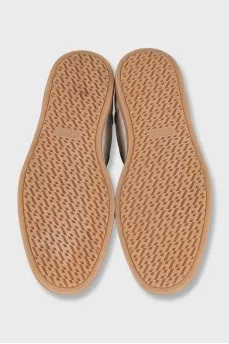 Match sneakers