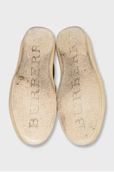 Slip-ons made of textile and long-haired leather