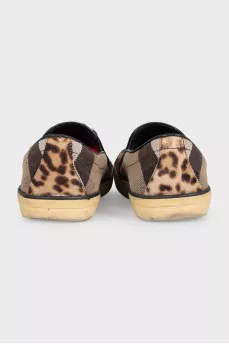 Slip-ons made of textile and long-haired leather