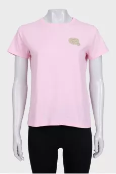 T-shirt with a pink logo