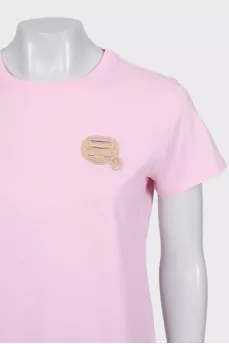 T-shirt with a pink logo