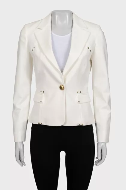 White fitted jacket with a button