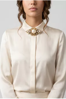 Golden brooch with decor