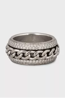 Gold ring with diamonds decorated with a chain