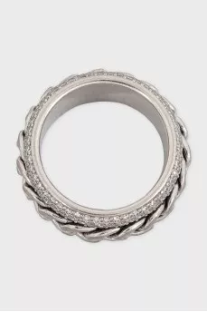 Gold ring with diamonds decorated with a chain
