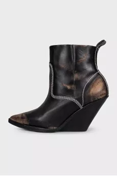Leather Cossacks with a distressed effect