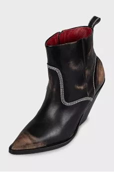 Leather Cossacks with a distressed effect