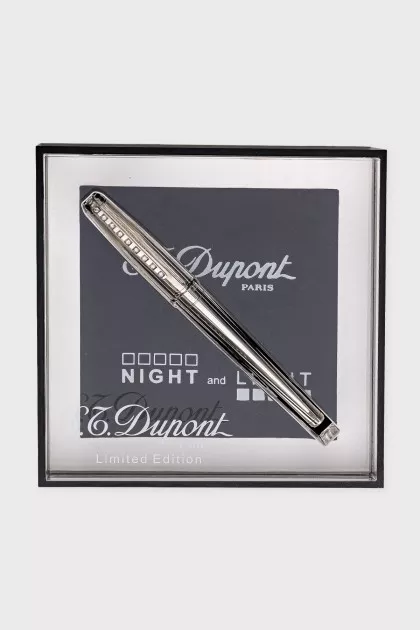 The fountain pen is decorated with diamonds