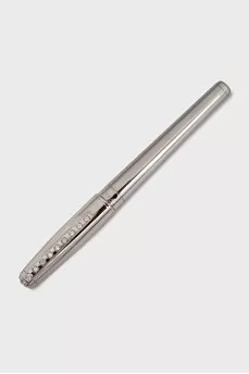 The fountain pen is decorated with diamonds