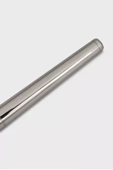 The fountain pen is decorated with diamonds