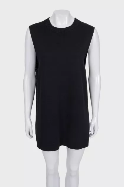 Black sleeveless wool dress