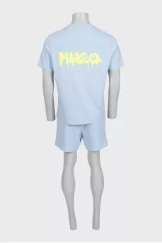 Men's suit consisting of a T-shirt and shorts