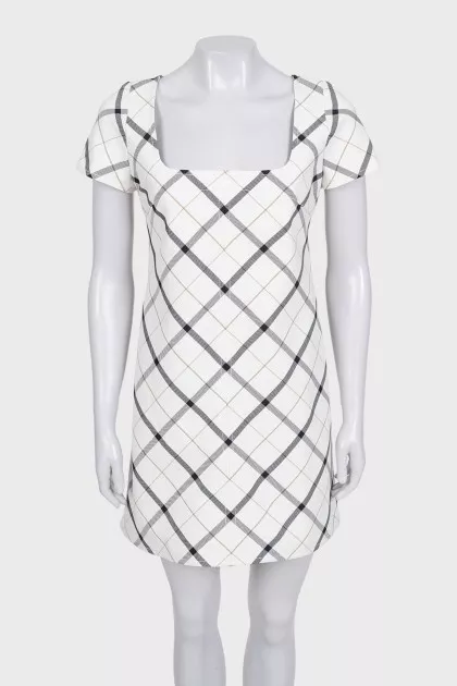 White checkered dress with short sleeves