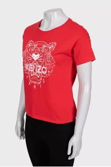 Red straight t-shirt with branded print