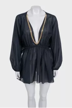 Fitted dress decorated with chain