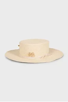 Straw hat with a gold chain
