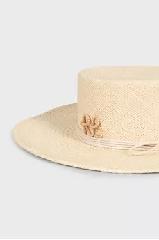 Straw hat with a gold chain