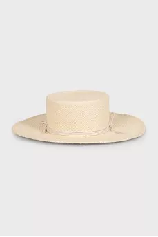 Straw hat with a gold chain