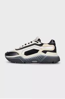 Men's black and white lace-up sneakers