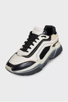 Men's black and white lace-up sneakers