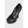 Embroidered stiletto heeled shoes