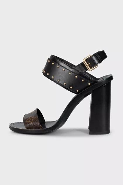 Black Star Trail sandals