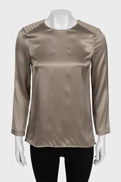 Straight cut long sleeve blouse