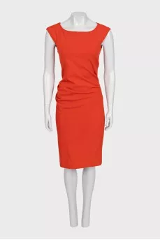 Fitted dress decorated with drapery